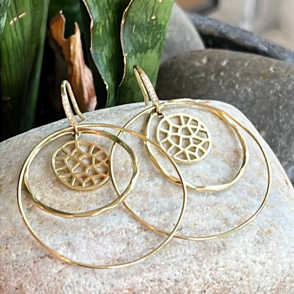 18 Karat Gold And Diamond Earrings 2450$